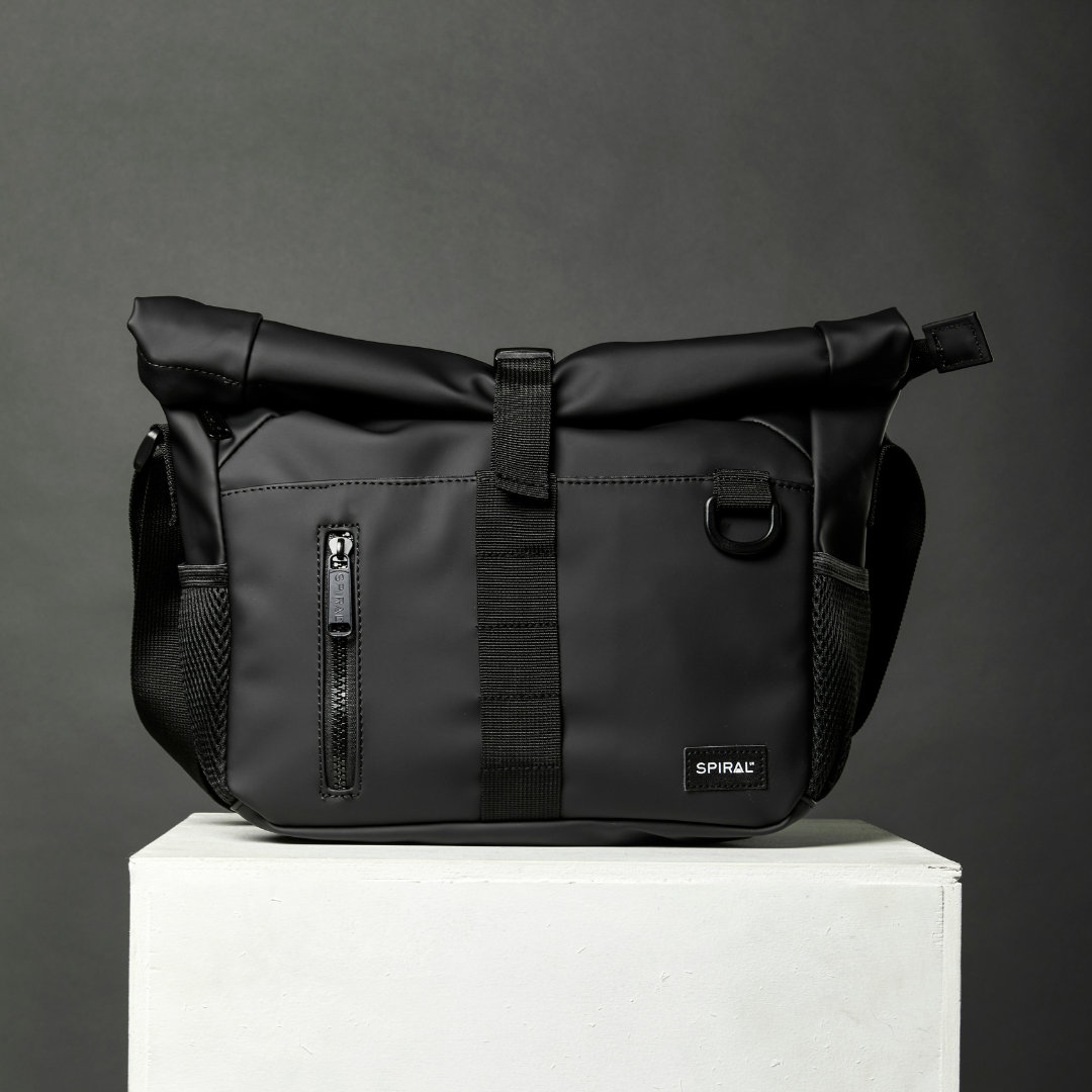 Black Transporter Deluxe Messenger Bag - PRE ORDER 03/12/25