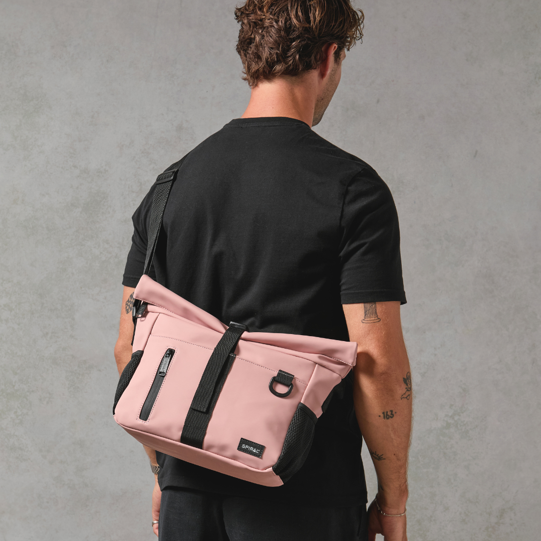 Stone Traveller Deluxe Messenger Bag