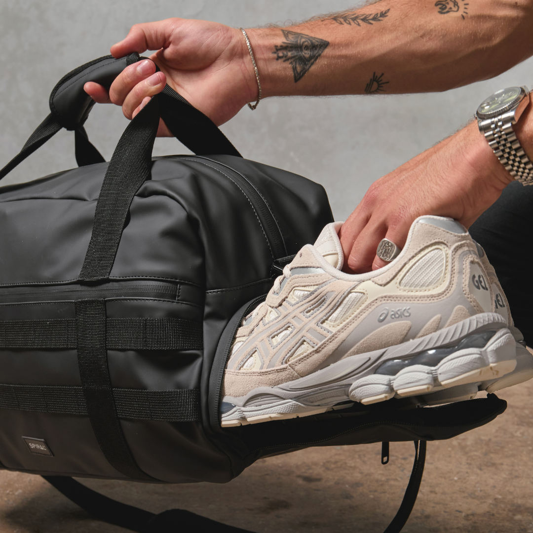 Black 28L Explorer Deluxe Duffel