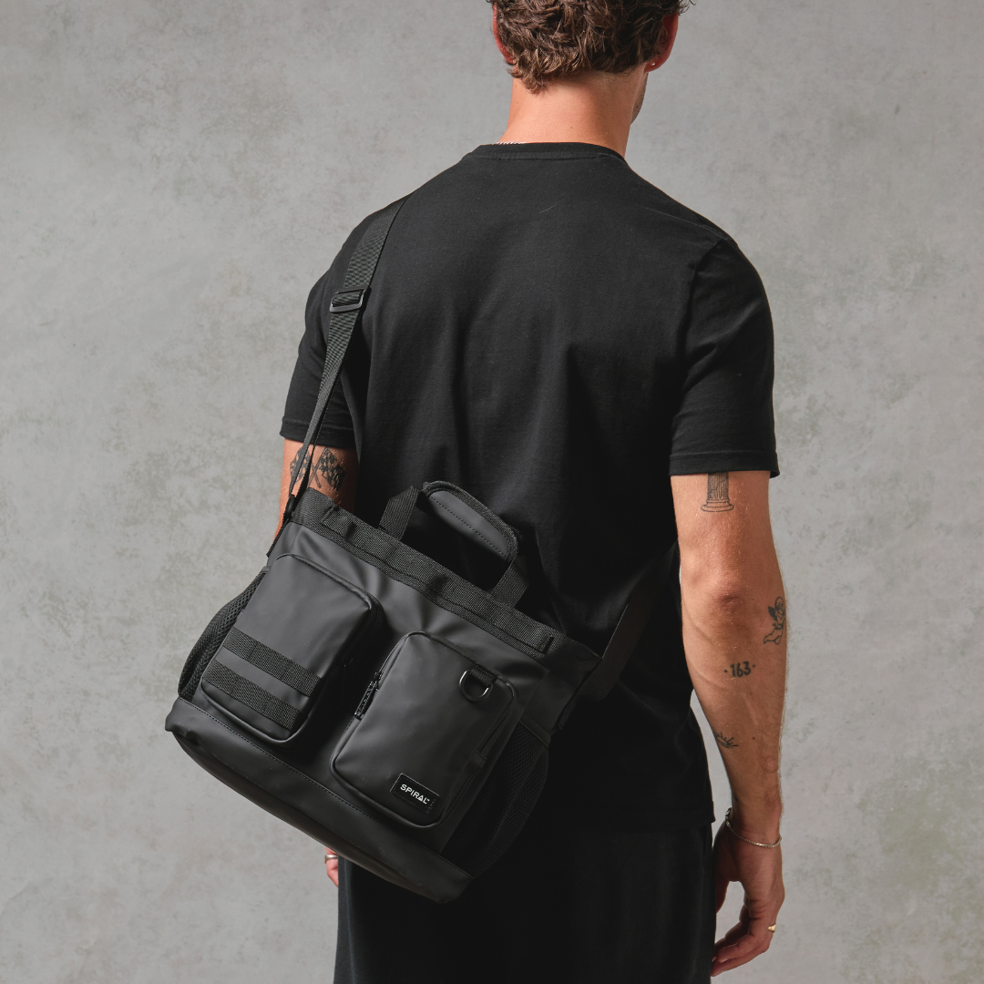 Black Horizon Deluxe Messenger Bag