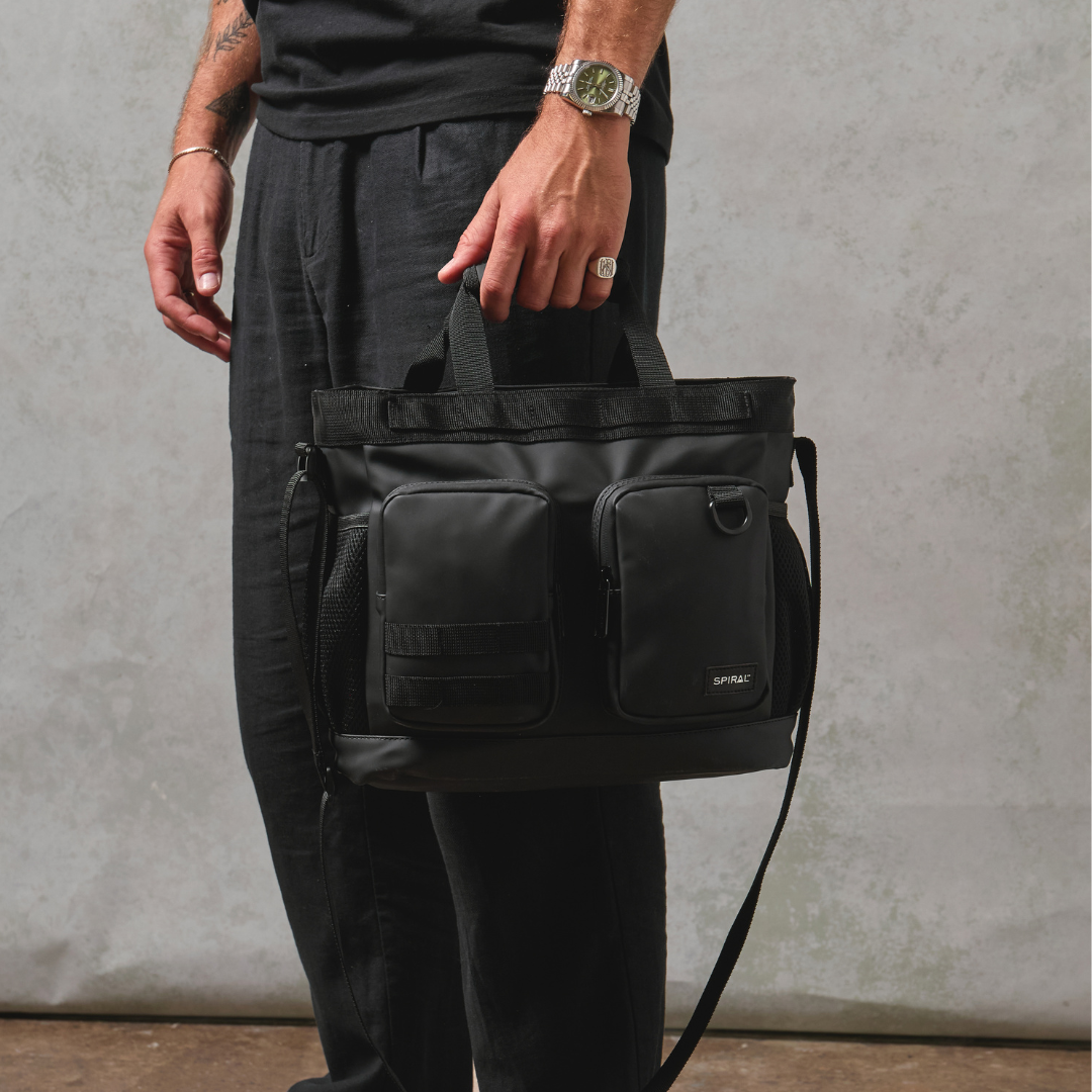 Black Horizon Deluxe Messenger Bag