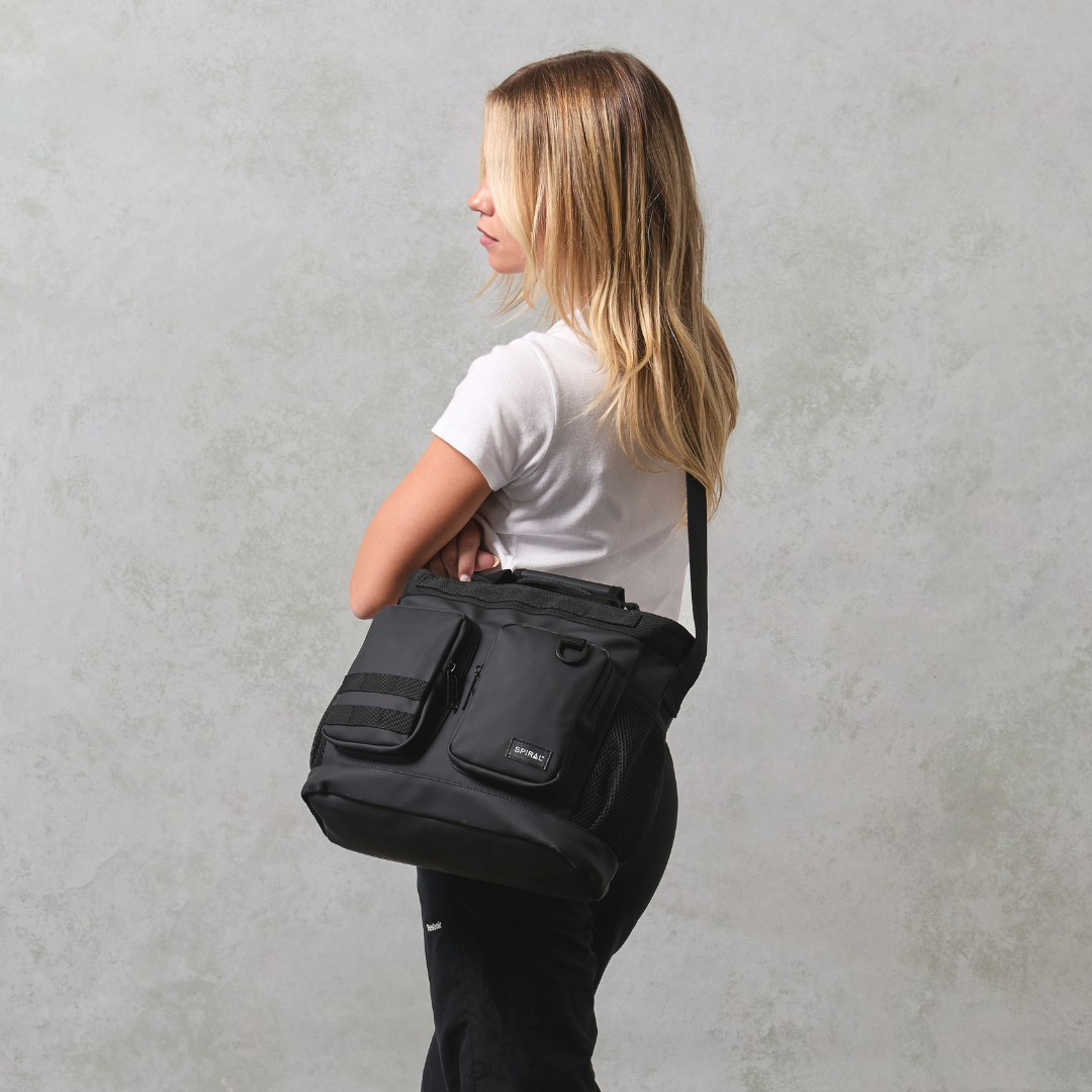 Black Horizon Deluxe Messenger Bag