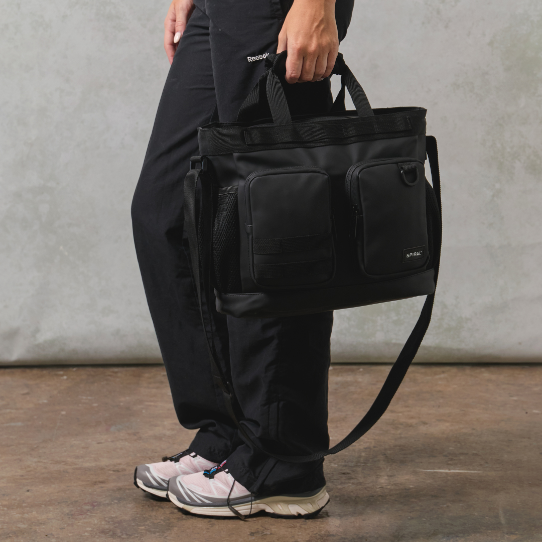 Black Horizon Deluxe Messenger Bag