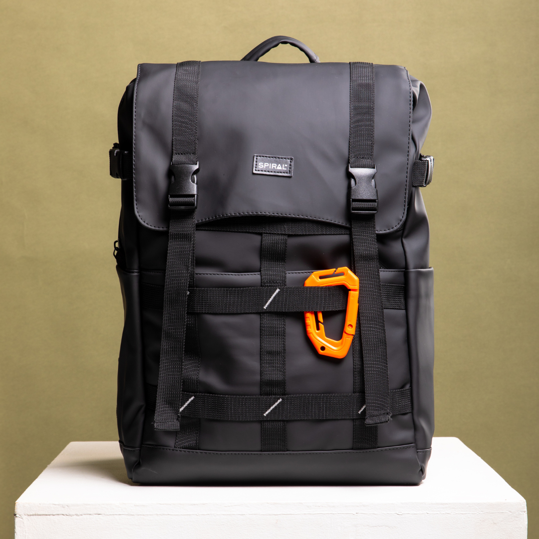 Black 27L Explorer Deluxe Backpack