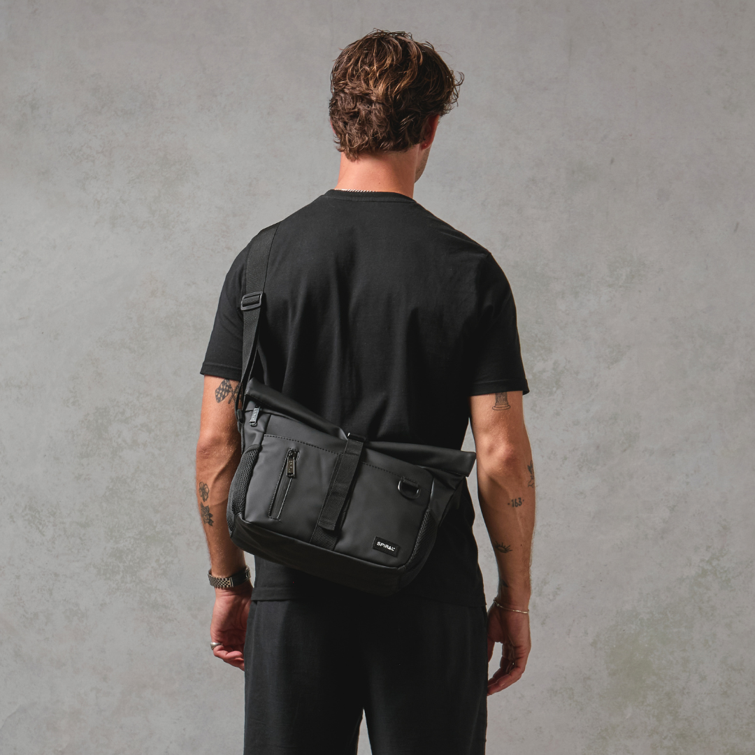 Black Traveller Deluxe Messenger Bag