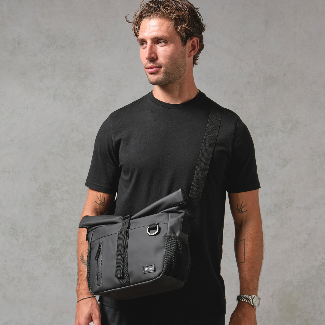 Black Traveller Deluxe Messenger Bag