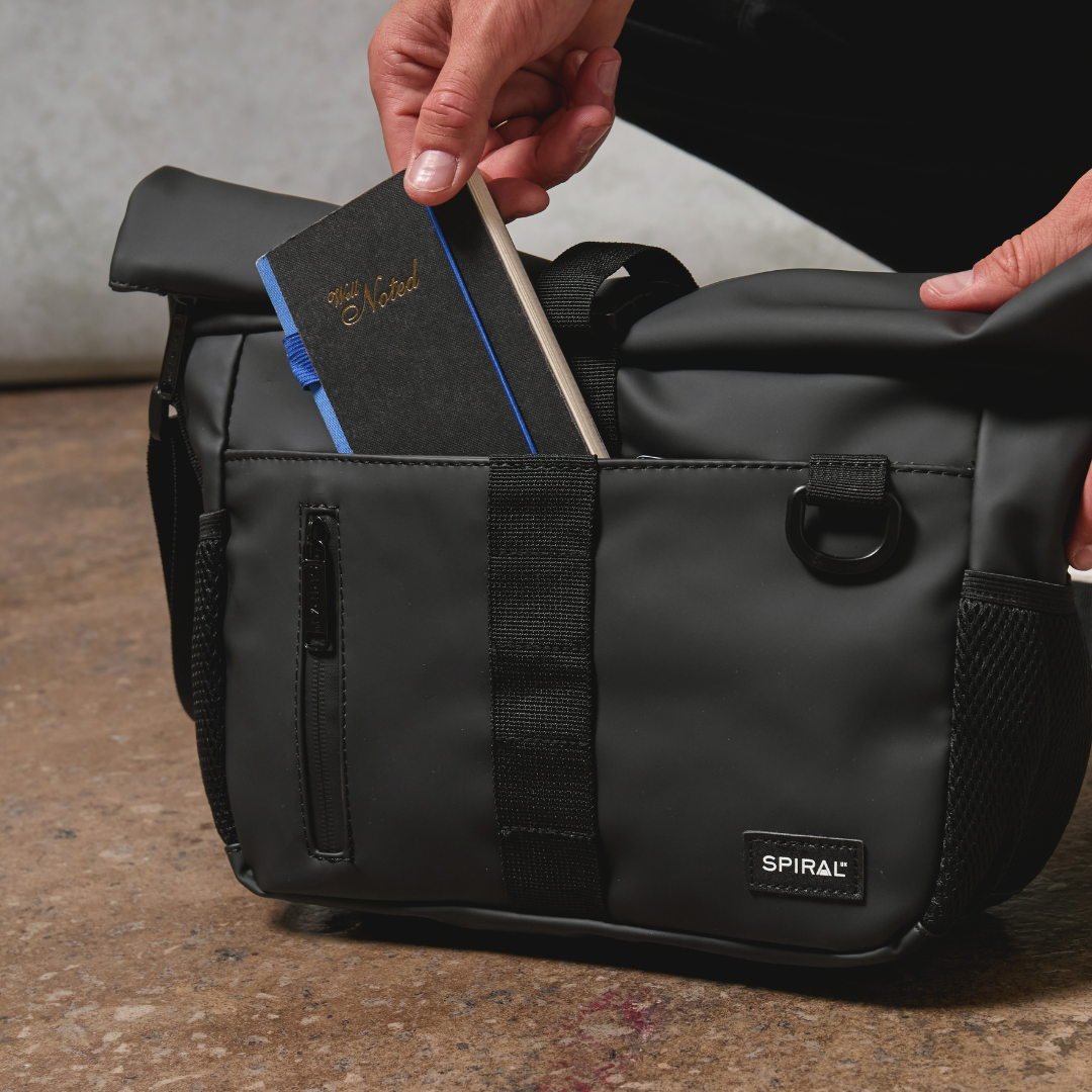 Black Traveller Deluxe Messenger Bag