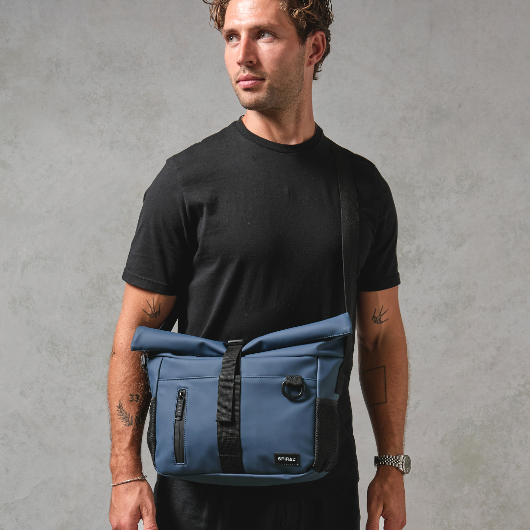 Navy Traveller Deluxe Messenger Bag